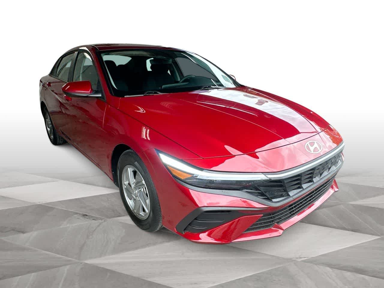 Used 2026 Hyundai Elantra SE FWD image 2
