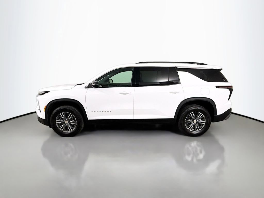 Used 2025 Chevrolet Traverse LT image 4