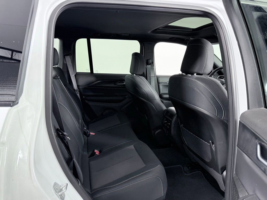 Used 2025 Jeep Grand Cherokee Laredo X w/ Luxury Tech Group I image 23