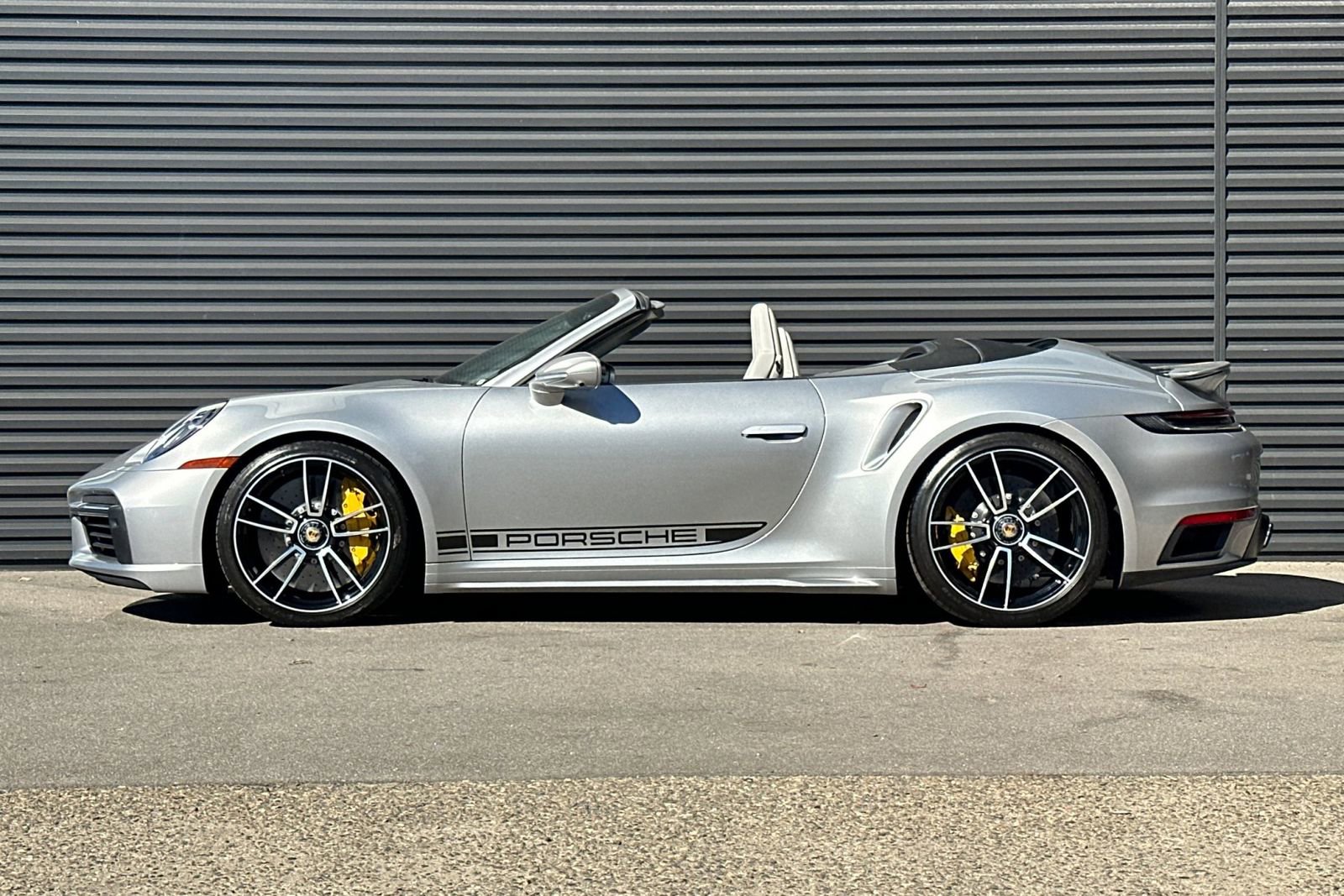 Used 2022 Porsche 911 Turbo S image 2