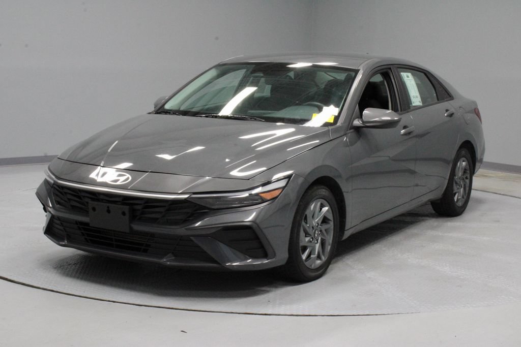 Used 2024 Hyundai Elantra SEL FWD image 7