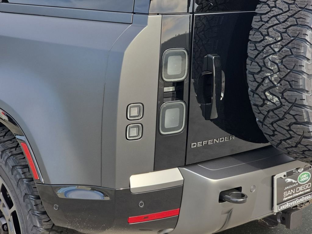 New 2026 Land Rover Defender 110 V8 image 39