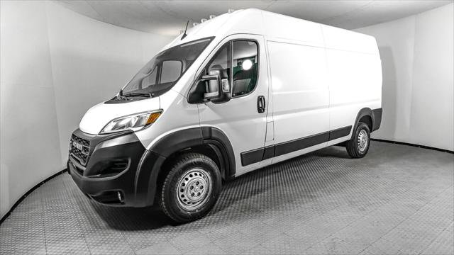 Used 2024 RAM ProMaster 2500 w/ Convenience Group FWD image 2