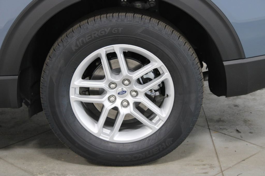 New 2026 Ford Explorer Active RWD image 17