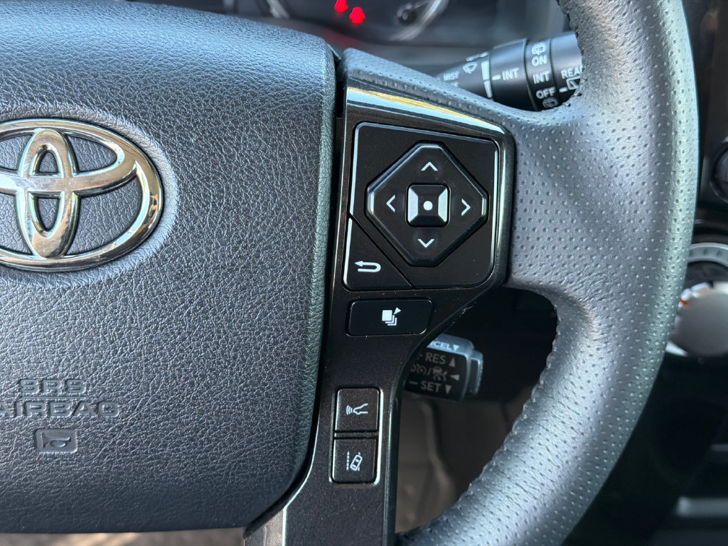 Used 2020 Toyota 4Runner TRD Off-Road Premium w/ Moonroof Package AWD/4WD image 25