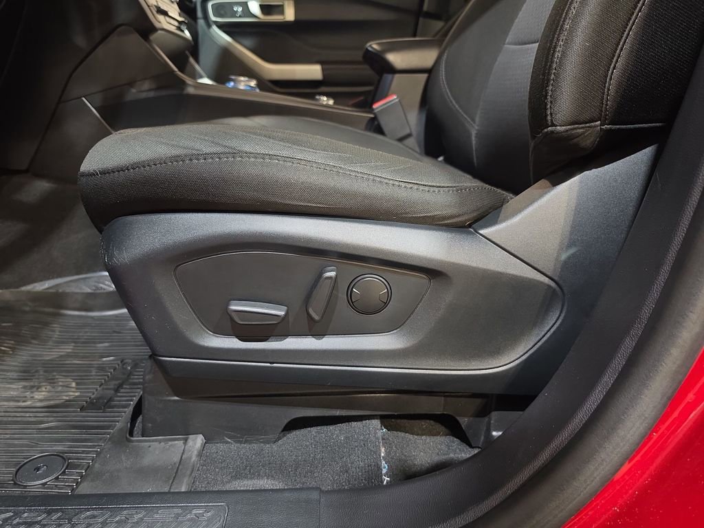 Used 2022 Ford Explorer XLT AWD/4WD image 14