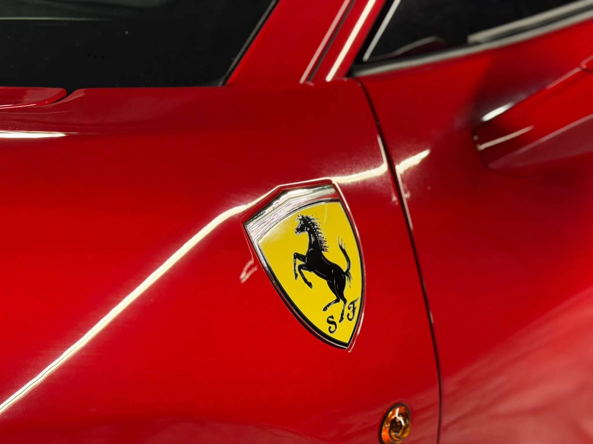 Used 2016 Ferrari 488 GTB RWD image 8