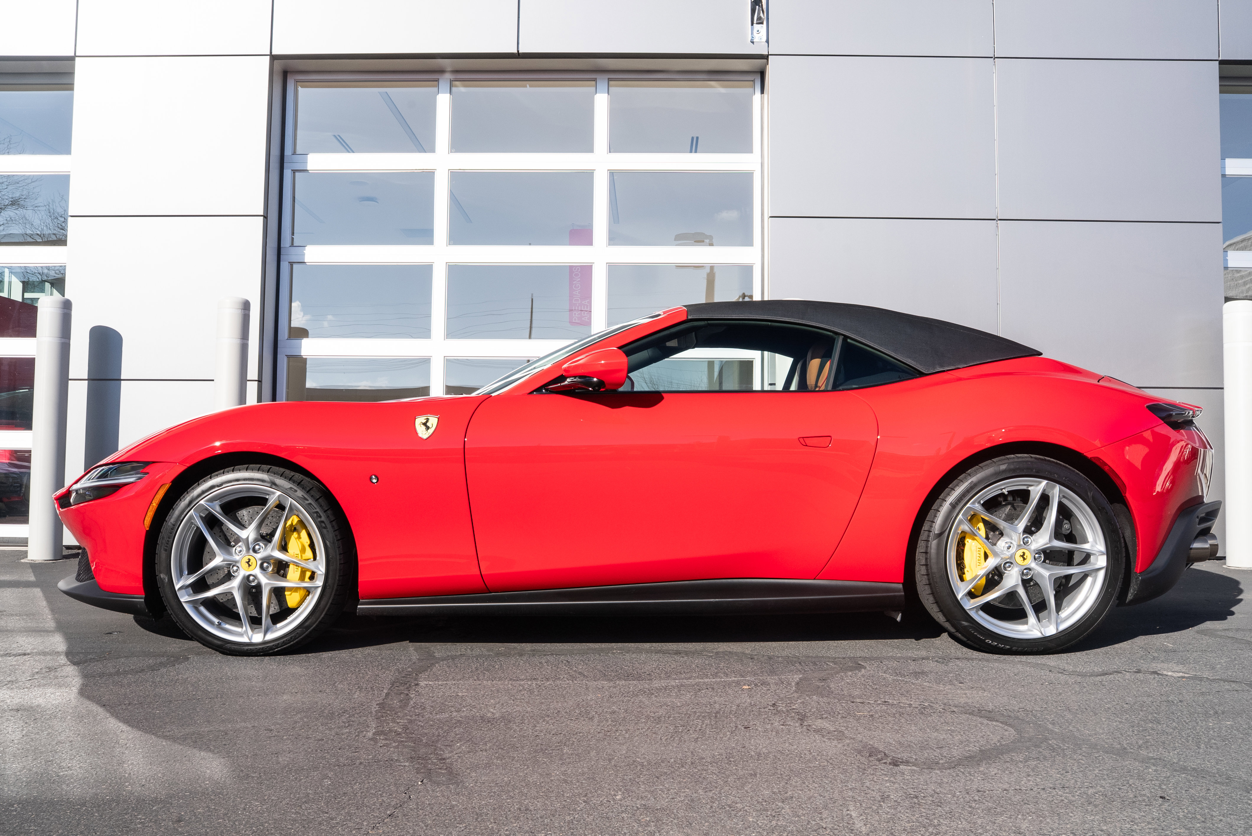 Used 2025 Ferrari Roma Spider image 4