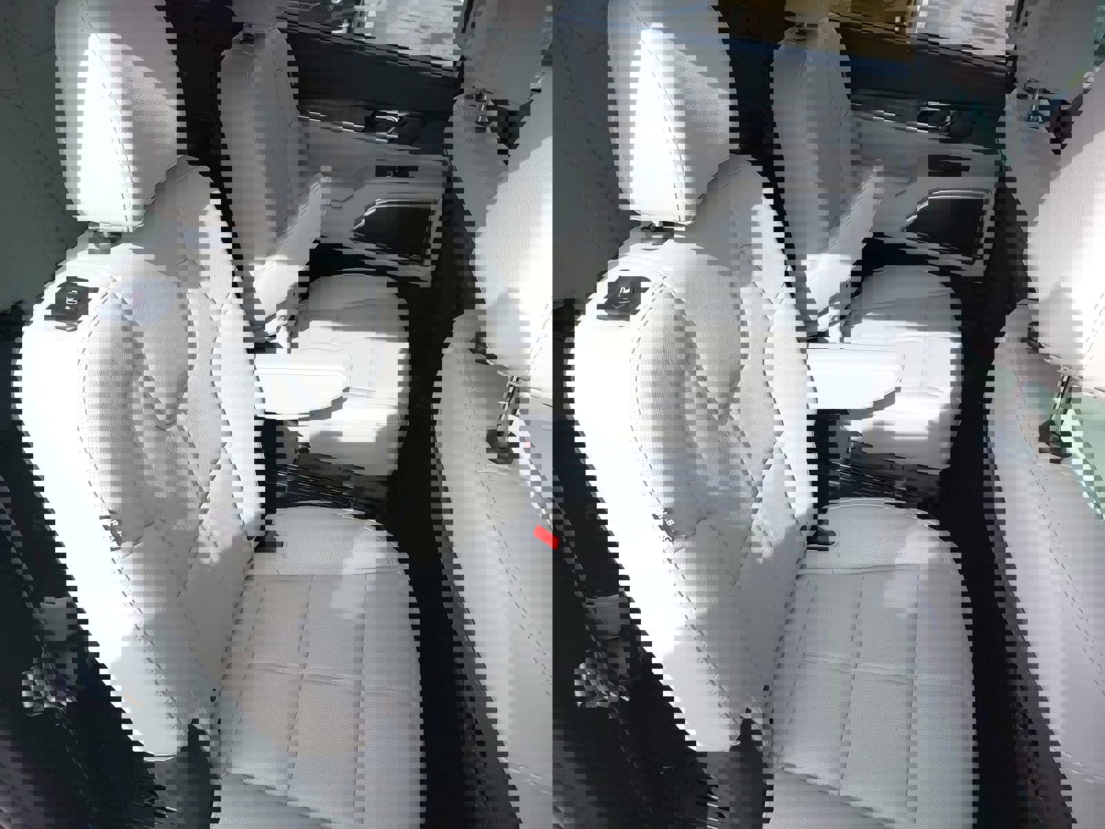 Used 2025 Kia Telluride EX w/ EX Captain's Chair Package image 11