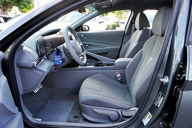 New 2026 Hyundai Elantra Sport FWD image 17