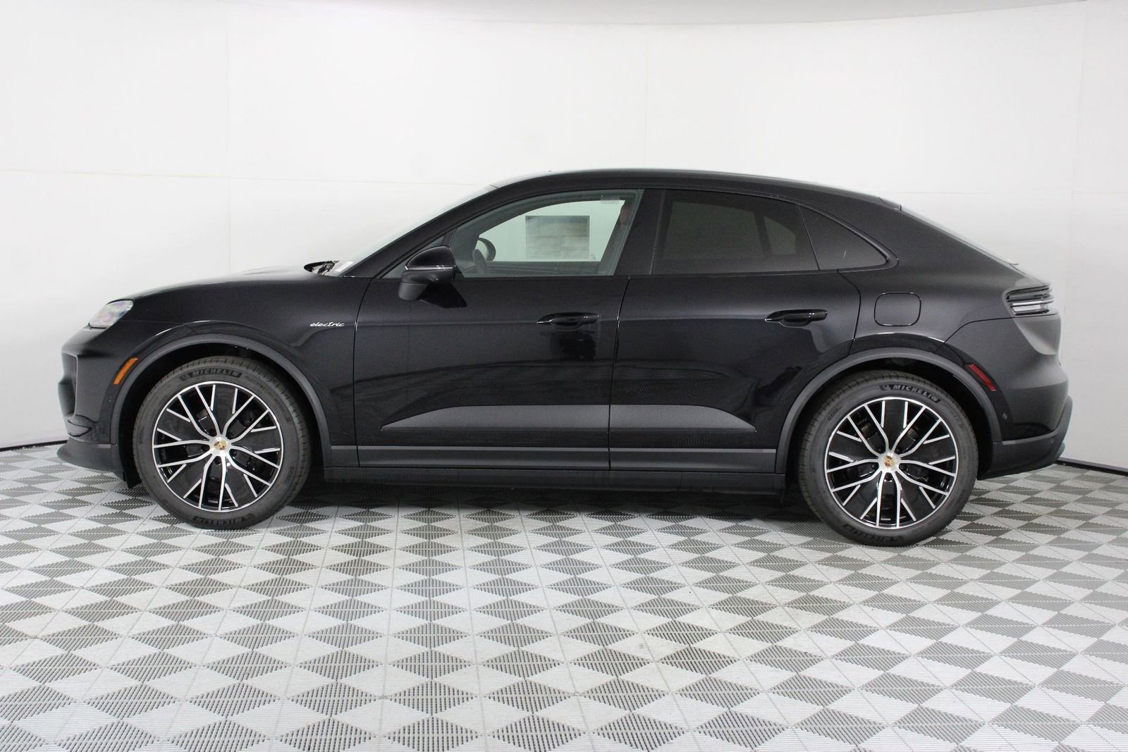 New 2026 Porsche Macan Electric RWD image 2