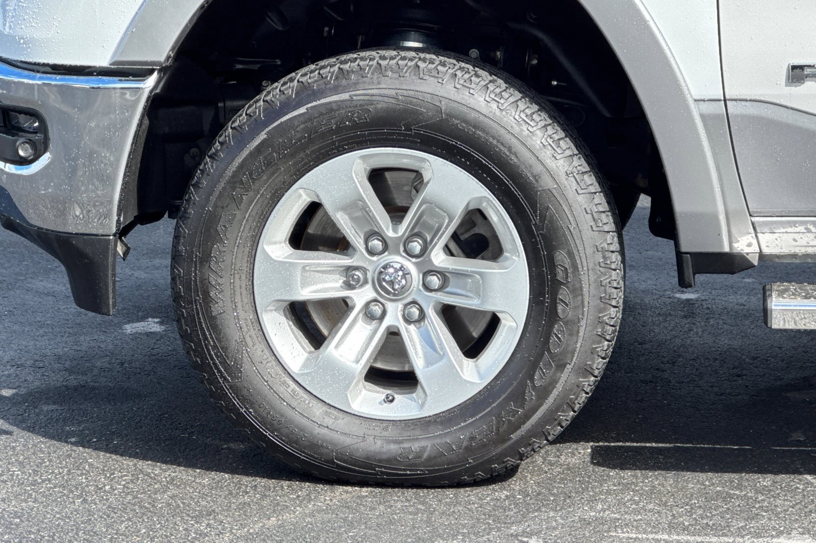 Used 2019 RAM 1500 Laramie AWD/4WD image 24