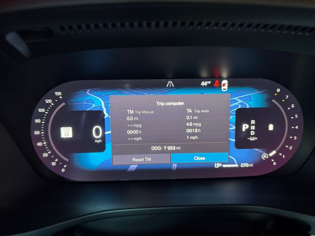 Certified 2024 Volvo XC40 B5 Plus w/ Protection Package Premier AWD/4WD image 27