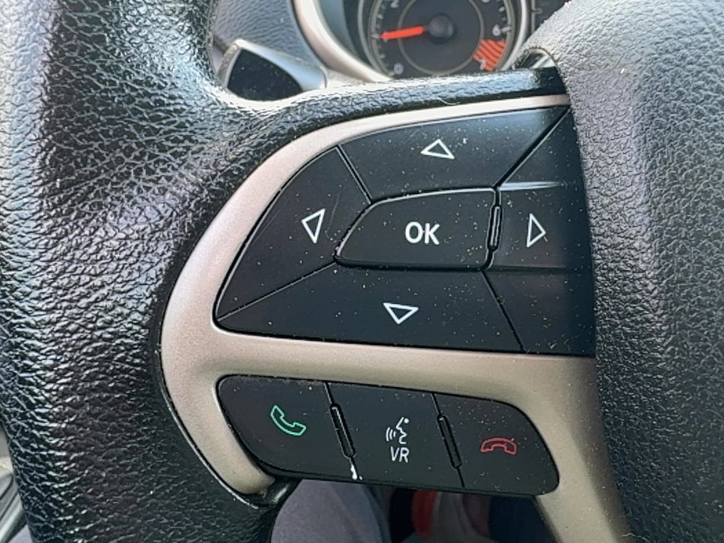 Used 2015 Jeep Cherokee Sport w/ Sport Appearance Group FWD image 21
