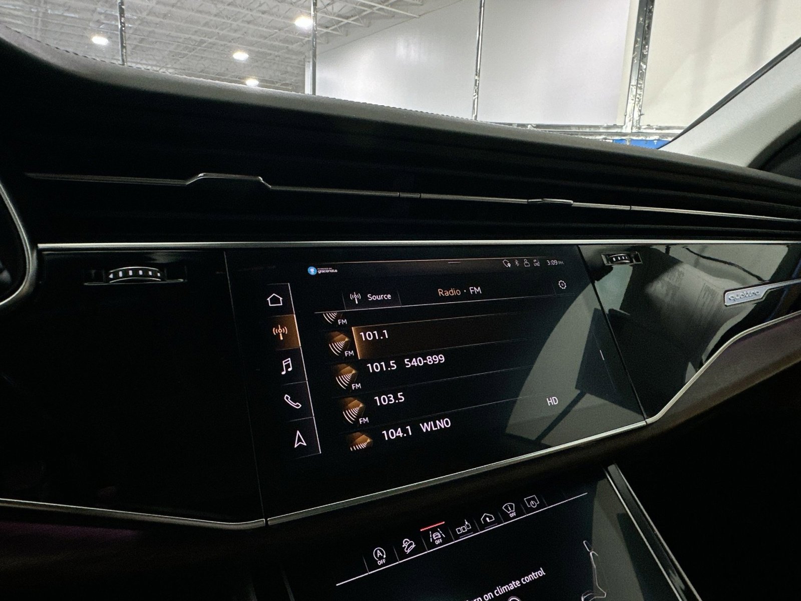 Used 2019 Audi Q8 Prestige image 25