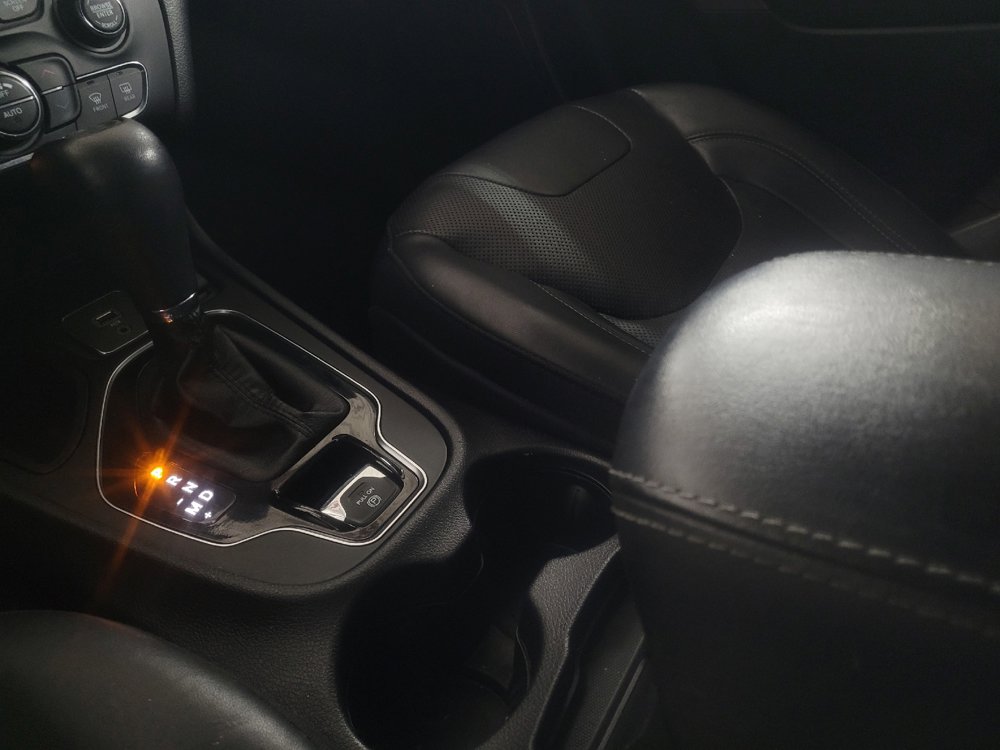 Used 2019 Jeep Cherokee Limited FWD image 26