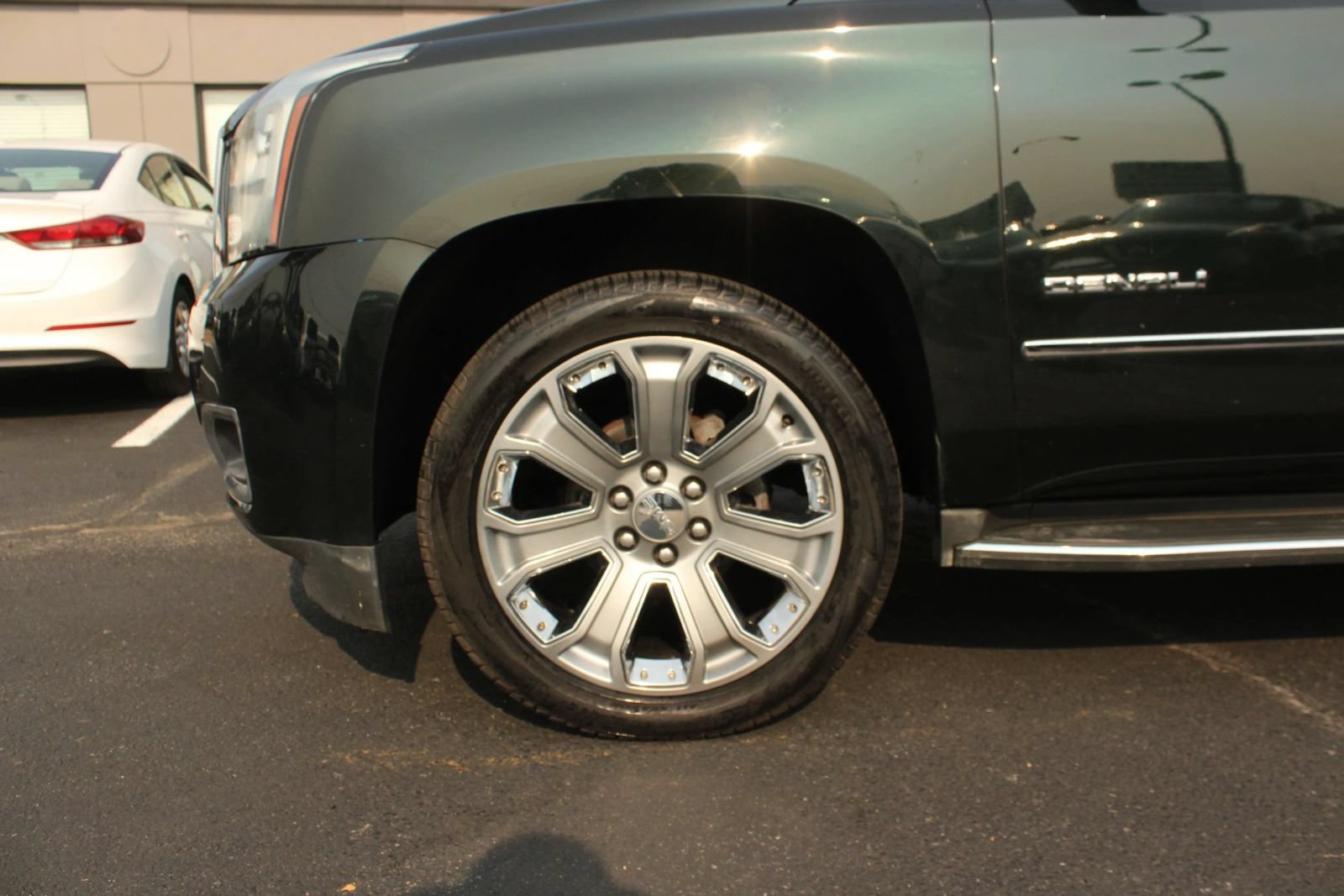 Used 2016 GMC Yukon XL Denali w/ Open Road Package AWD/4WD image 3
