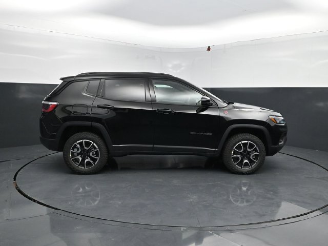 New 2026 Jeep Compass Trailhawk w/ Trailer Tow Group AWD/4WD image 11