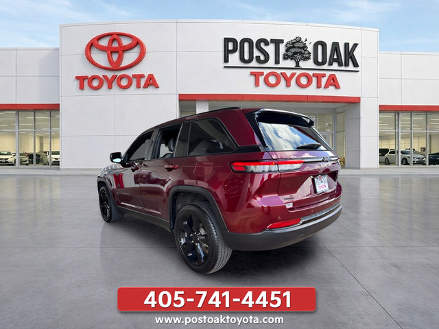 Used 2025 Jeep Grand Cherokee Limited w/ Black Appearance Package AWD/4WD image 6