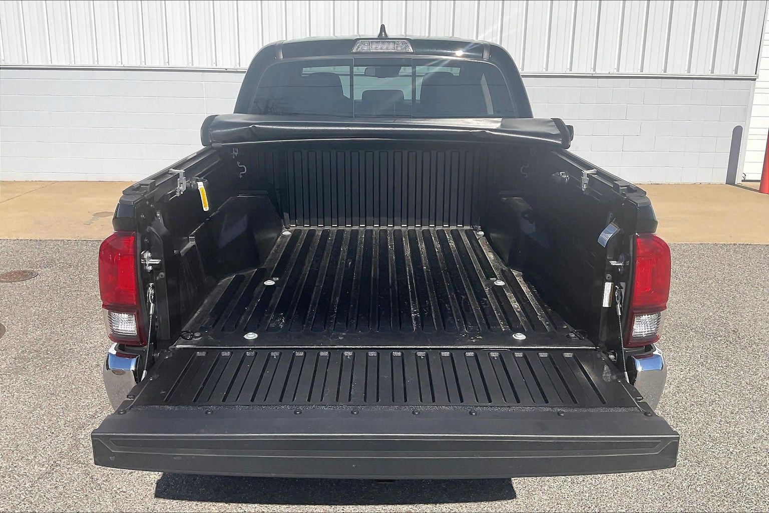 Used 2023 Toyota Tacoma SR5 AWD/4WD image 40