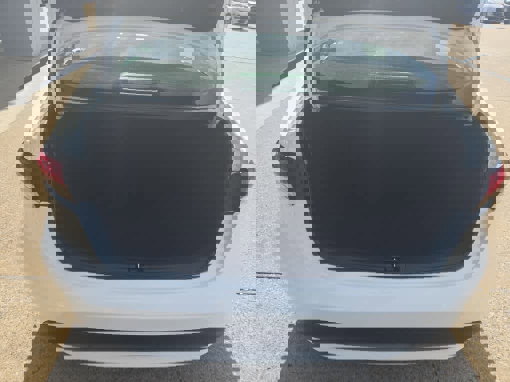 Used 2021 Toyota Corolla LE image 18