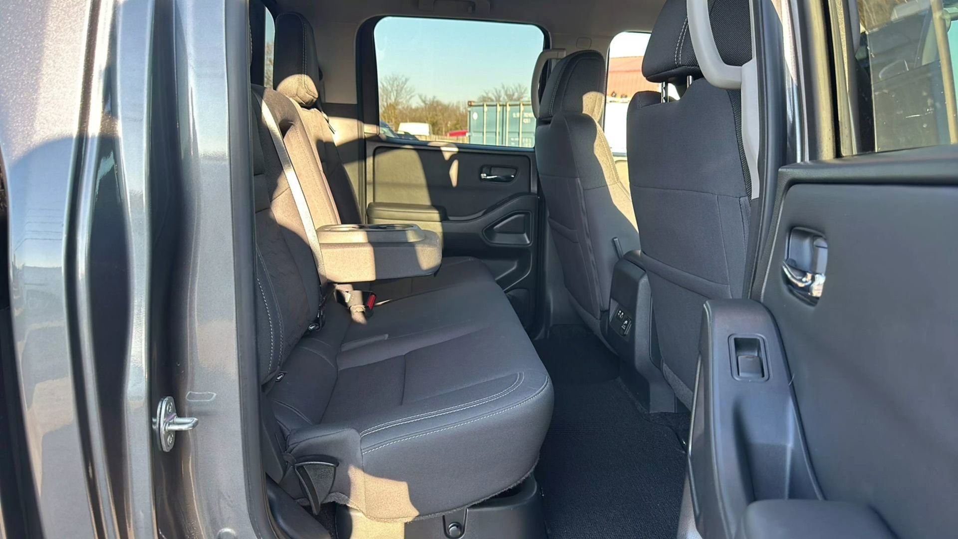 Used 2022 Nissan Frontier SV image 17
