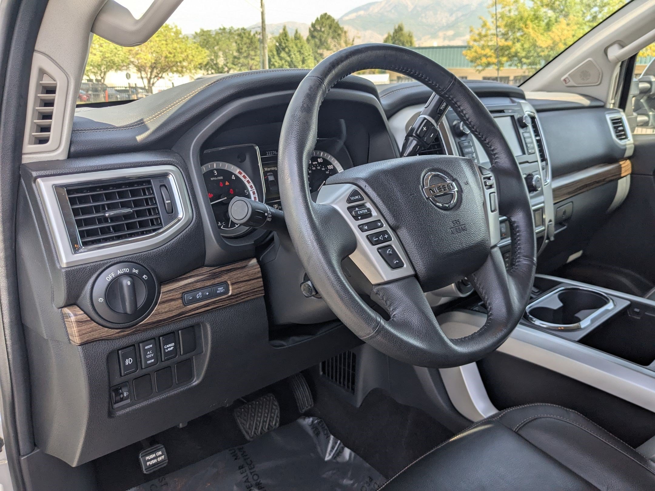 Used 2017 Nissan Titan SL AWD/4WD image 17