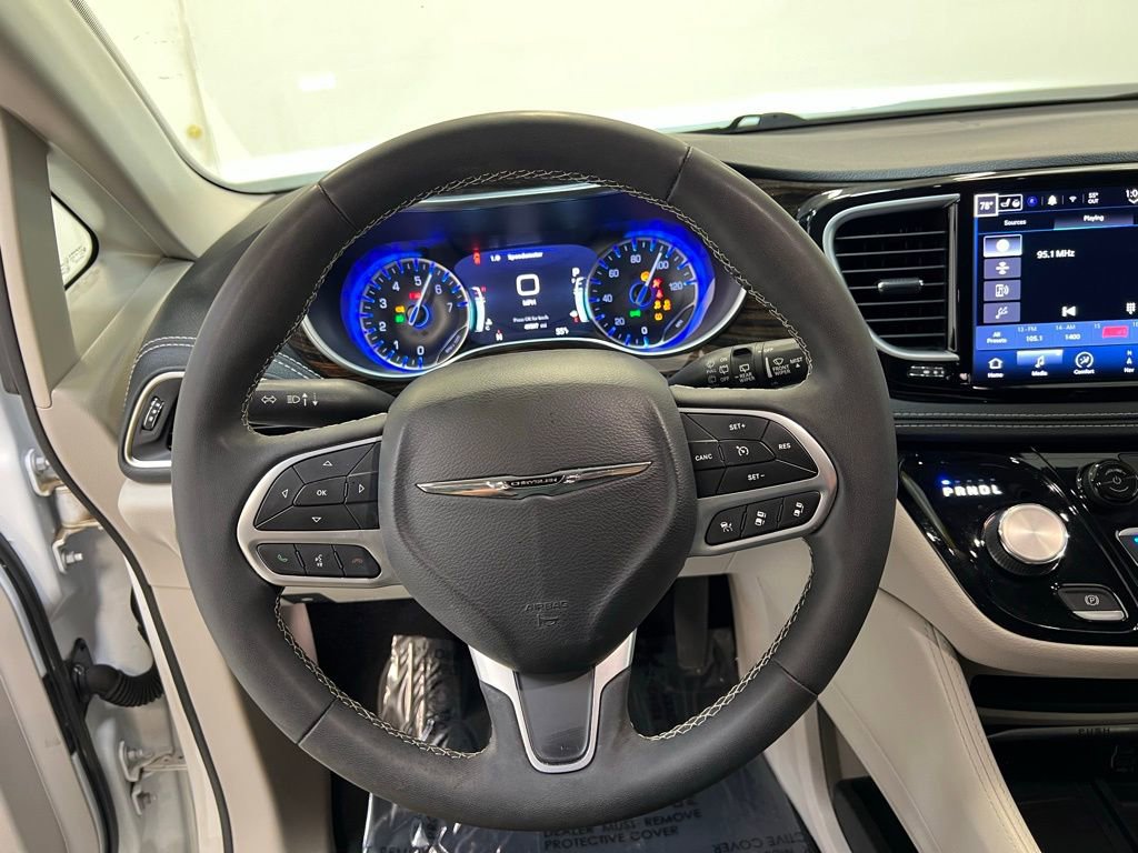 Used 2023 Chrysler Pacifica Limited image 18