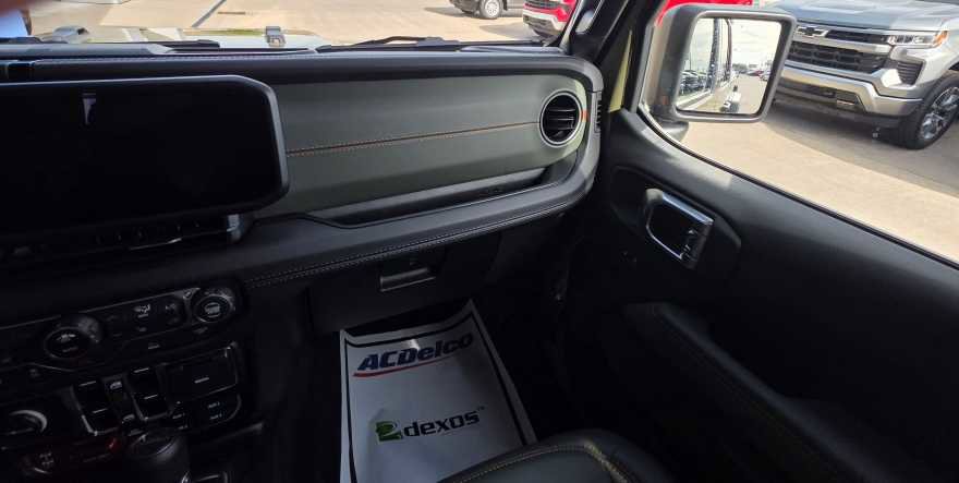 Used 2025 Jeep Gladiator Mojave w/ Convenience Group AWD/4WD image 20