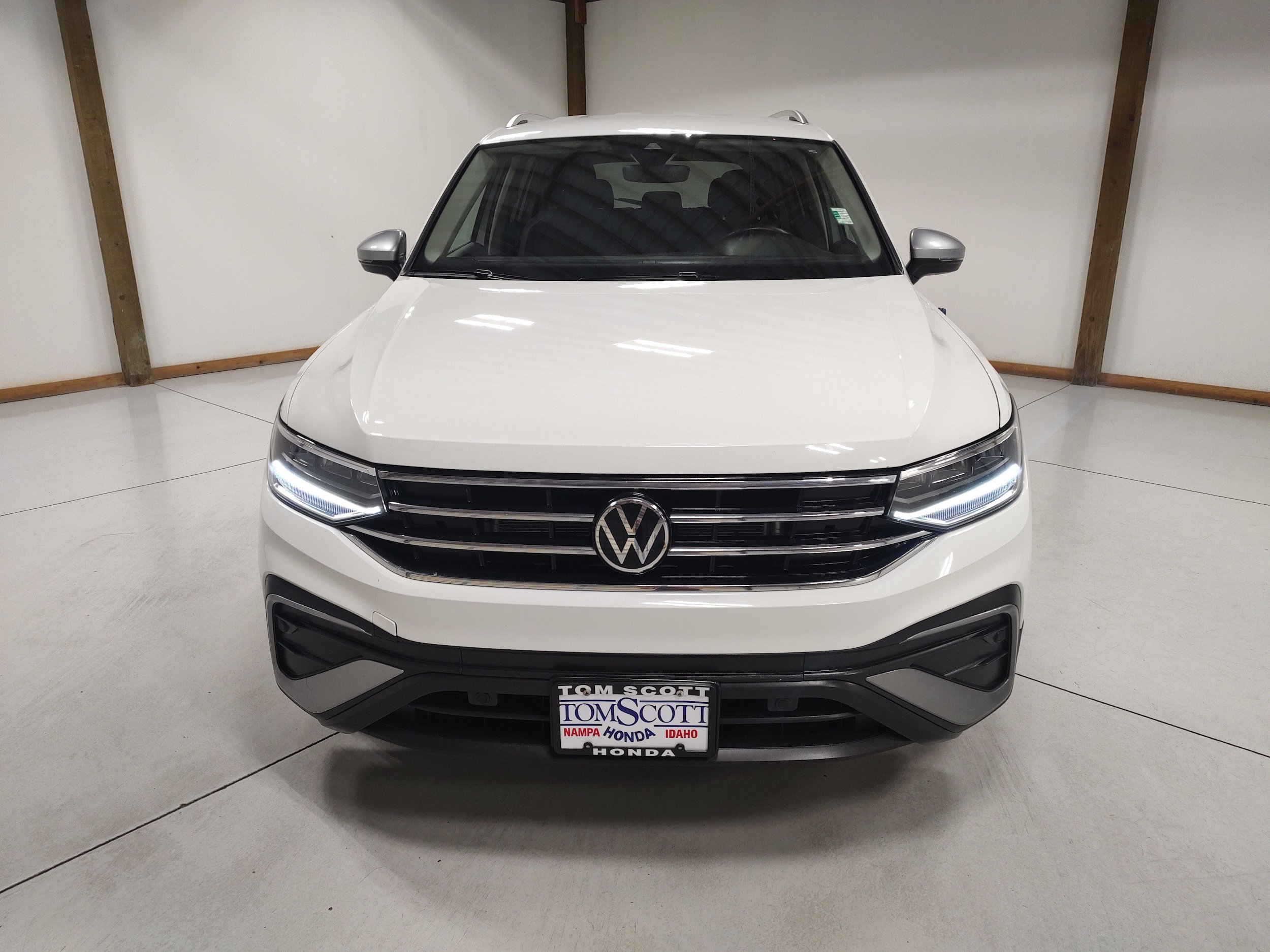 Used 2024 Volkswagen Tiguan Wolfsburg Edition AWD/4WD image 3