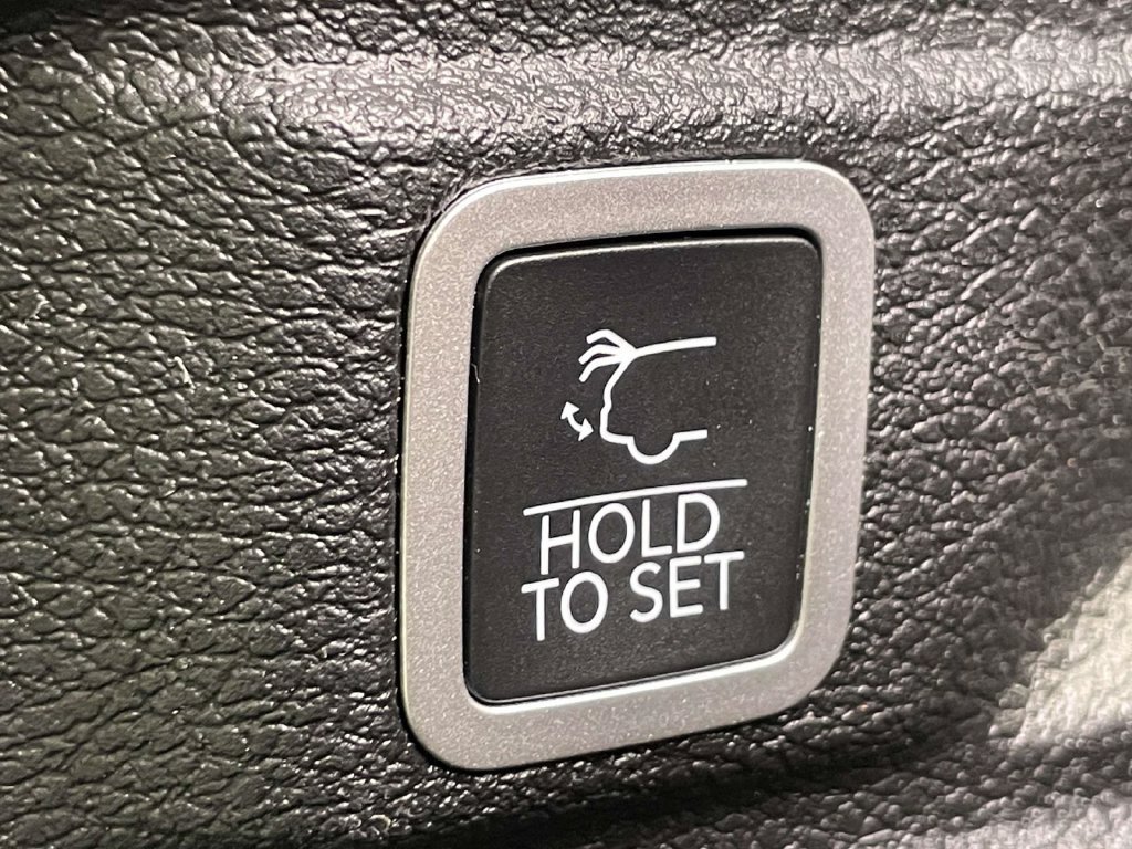 Used 2023 Jeep Grand Cherokee L Laredo AWD/4WD image 19