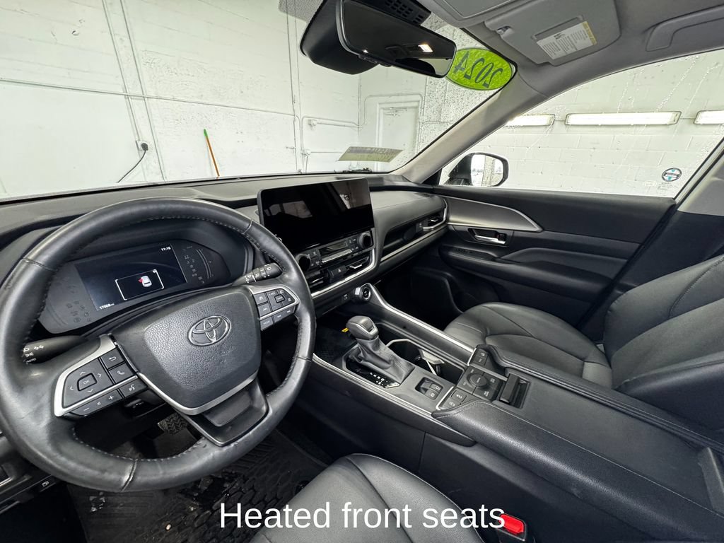 Used 2024 Toyota Grand Highlander AWD image 14