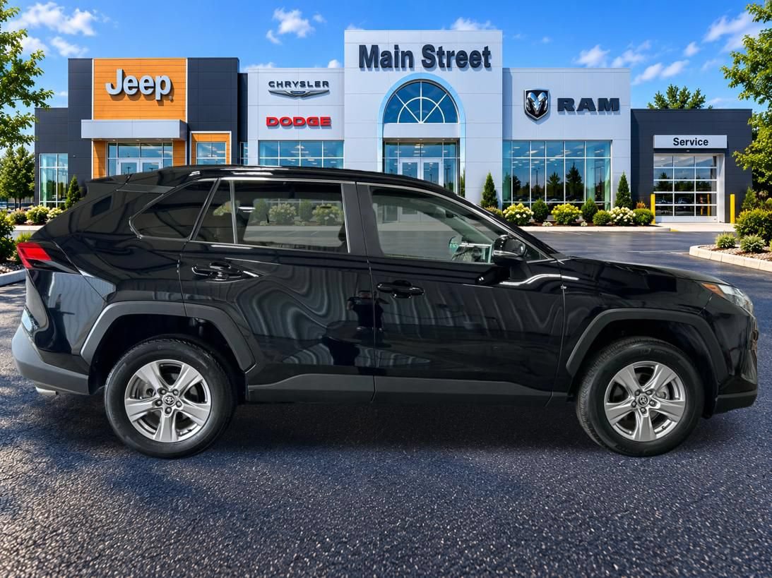 Used 2025 Toyota RAV4 XLE FWD image 6