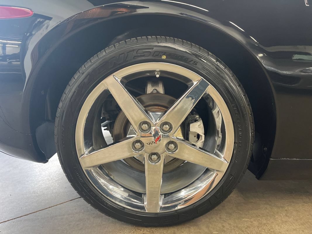 Used 2007 Chevrolet Corvette Coupe w/ Preferred Equipment Group RWD image 34