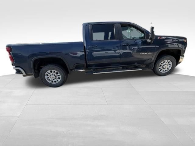 Used 2022 Chevrolet Silverado 2500 LT w/ Convenience Package AWD/4WD image 2
