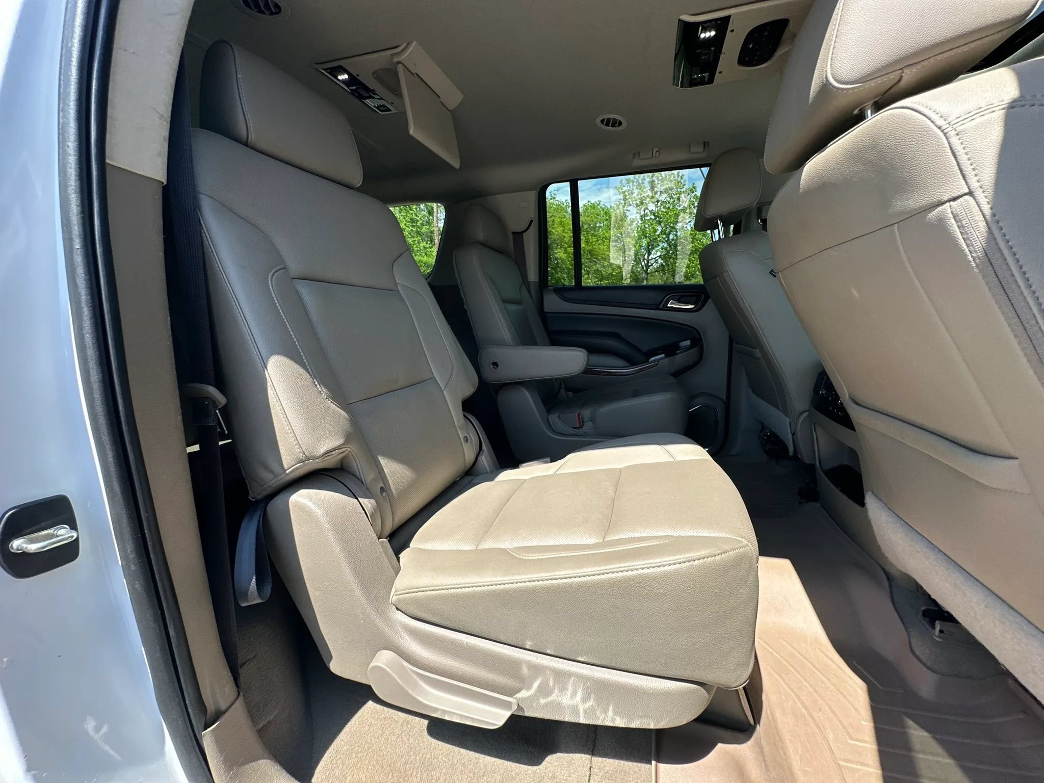 Used 2020 Chevrolet Suburban Premier AWD/4WD image 18