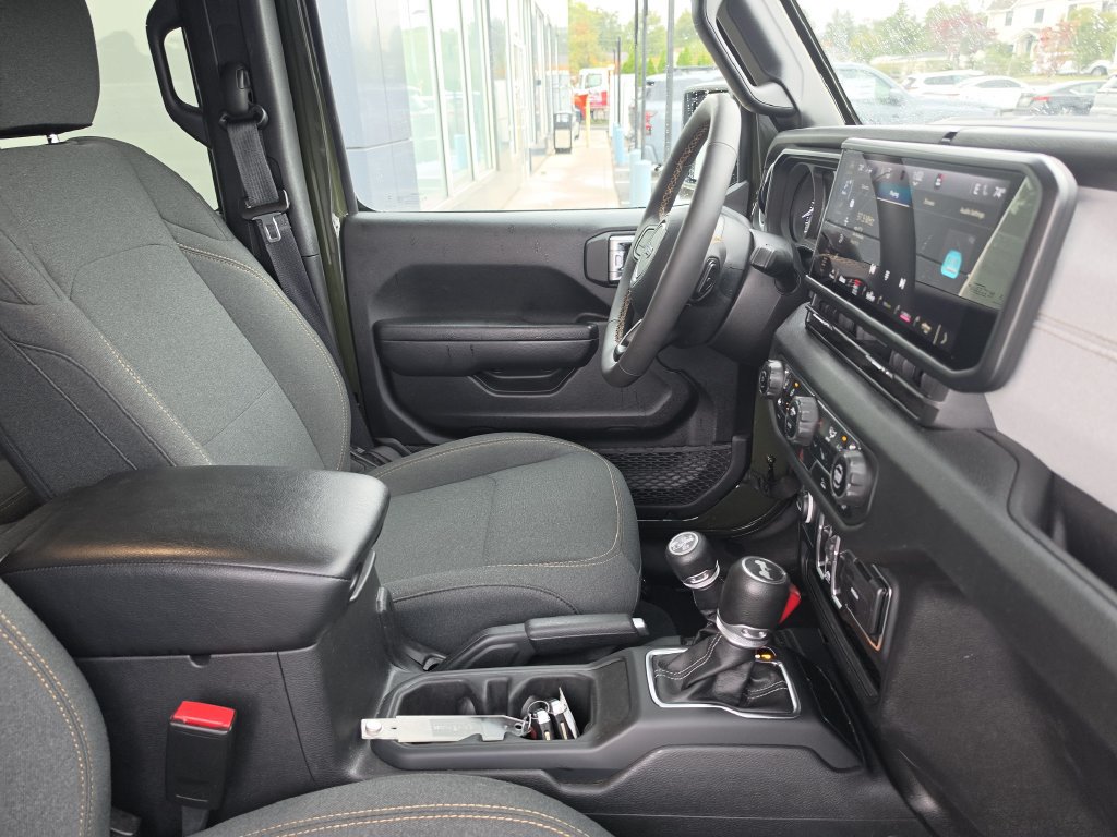 Used 2024 Jeep Wrangler Unlimited w/ Convenience Group AWD/4WD image 26