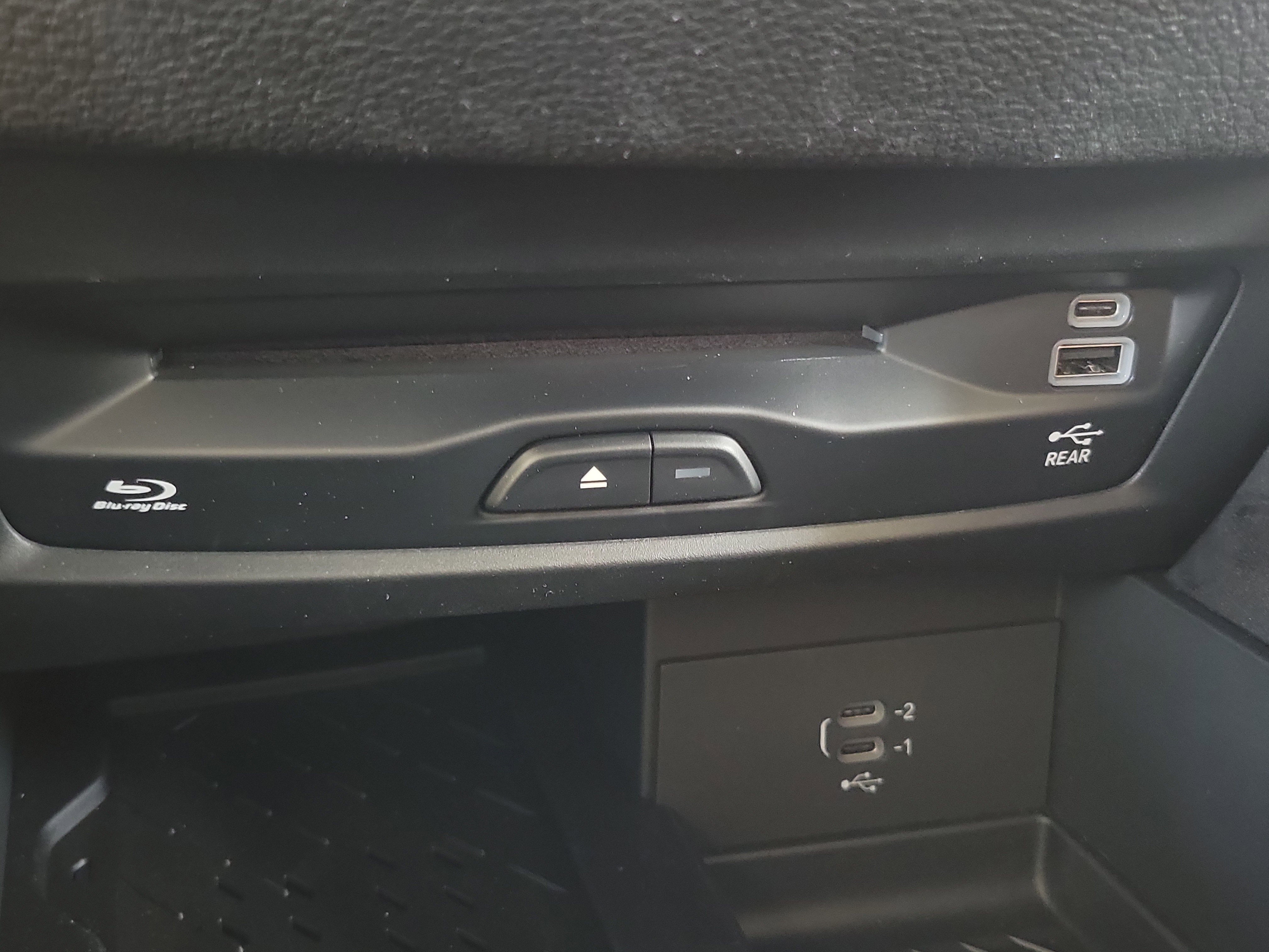 New 2026 Chrysler Pacifica Pinnacle w/ Trailer Tow Group FWD image 31