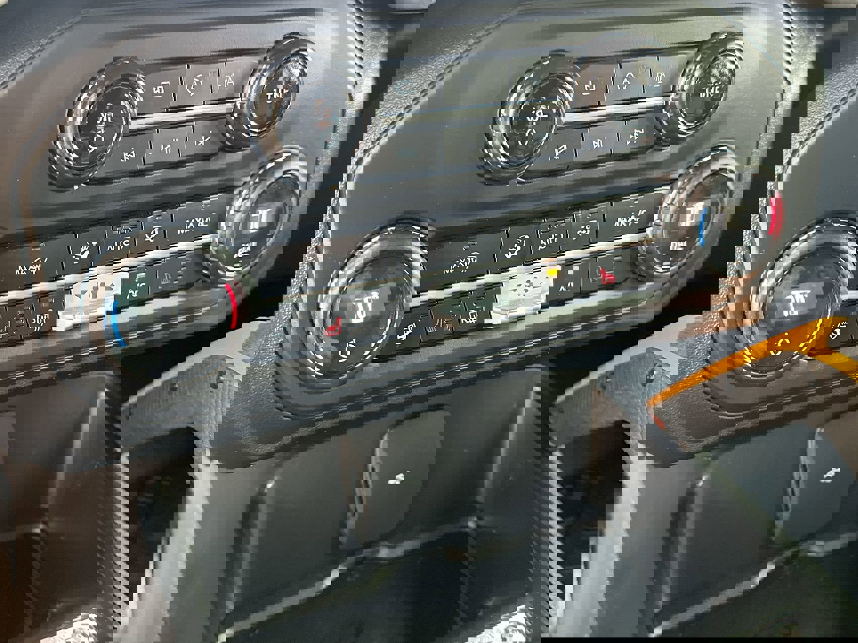 Used 2023 Ford Bronco Badlands image 19