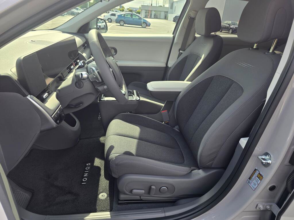 New 2025 Hyundai Ioniq 5 SE AWD/4WD image 18
