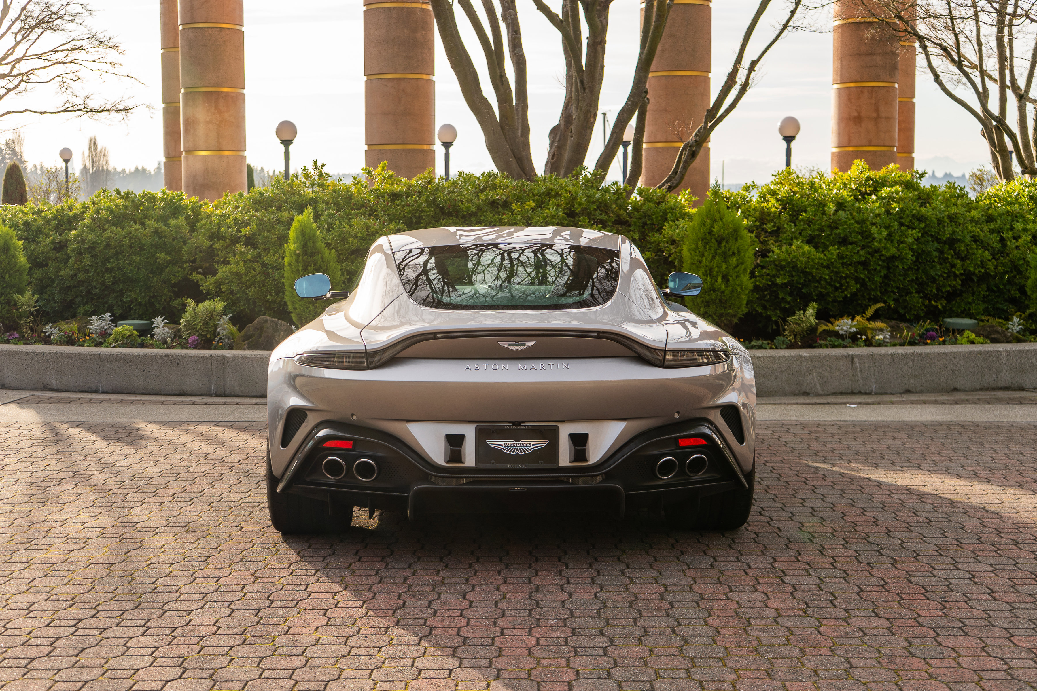 Used 2025 Aston Martin V8 Vantage Coupe image 36