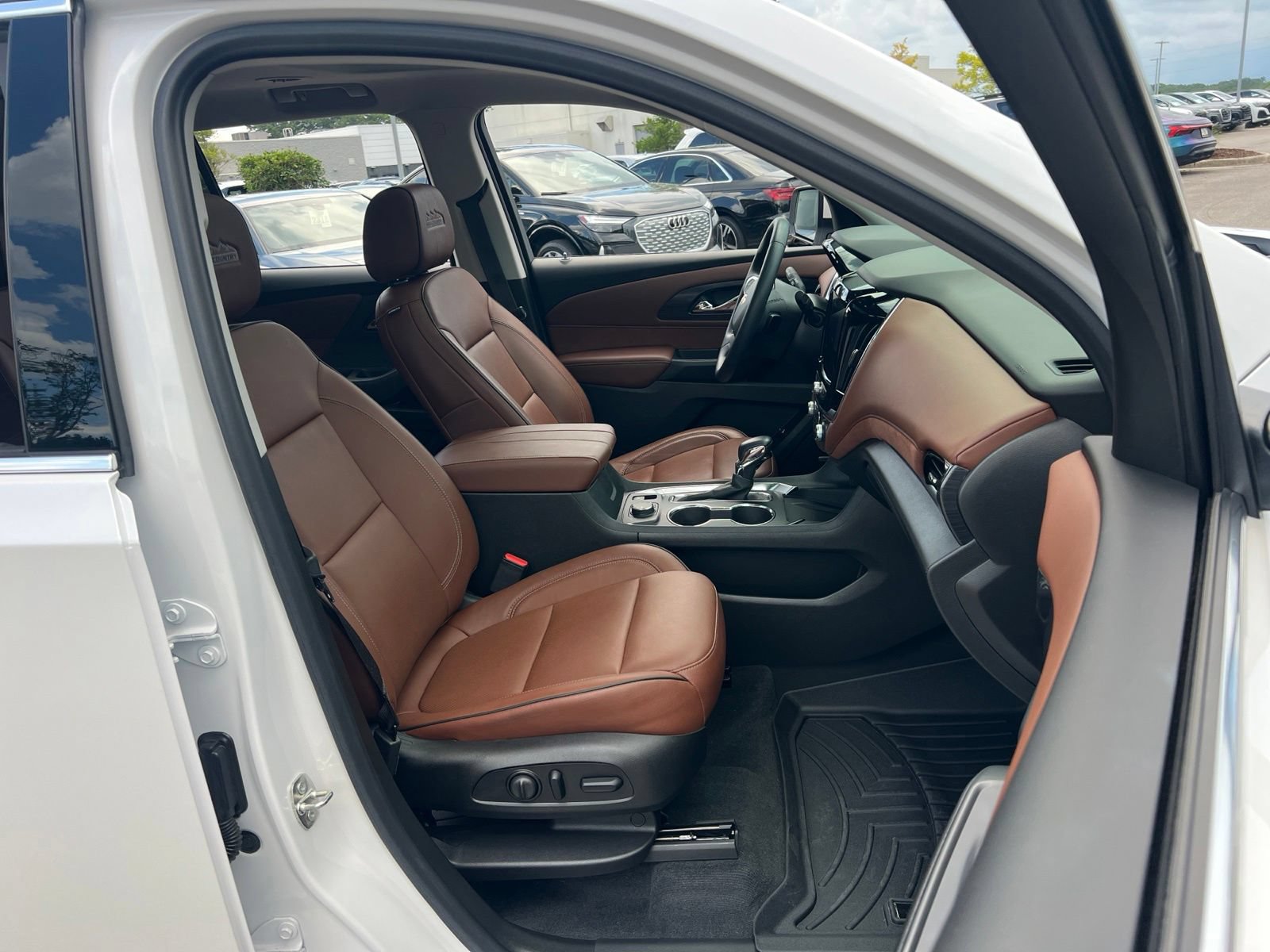 Used 2021 Chevrolet Traverse High Country FWD image 40