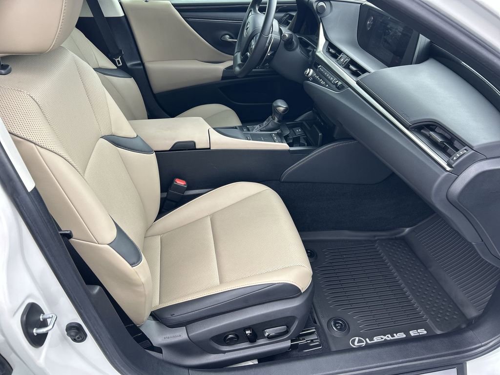 Used 2021 Lexus ES 350 w/ Accessory Package FWD image 16