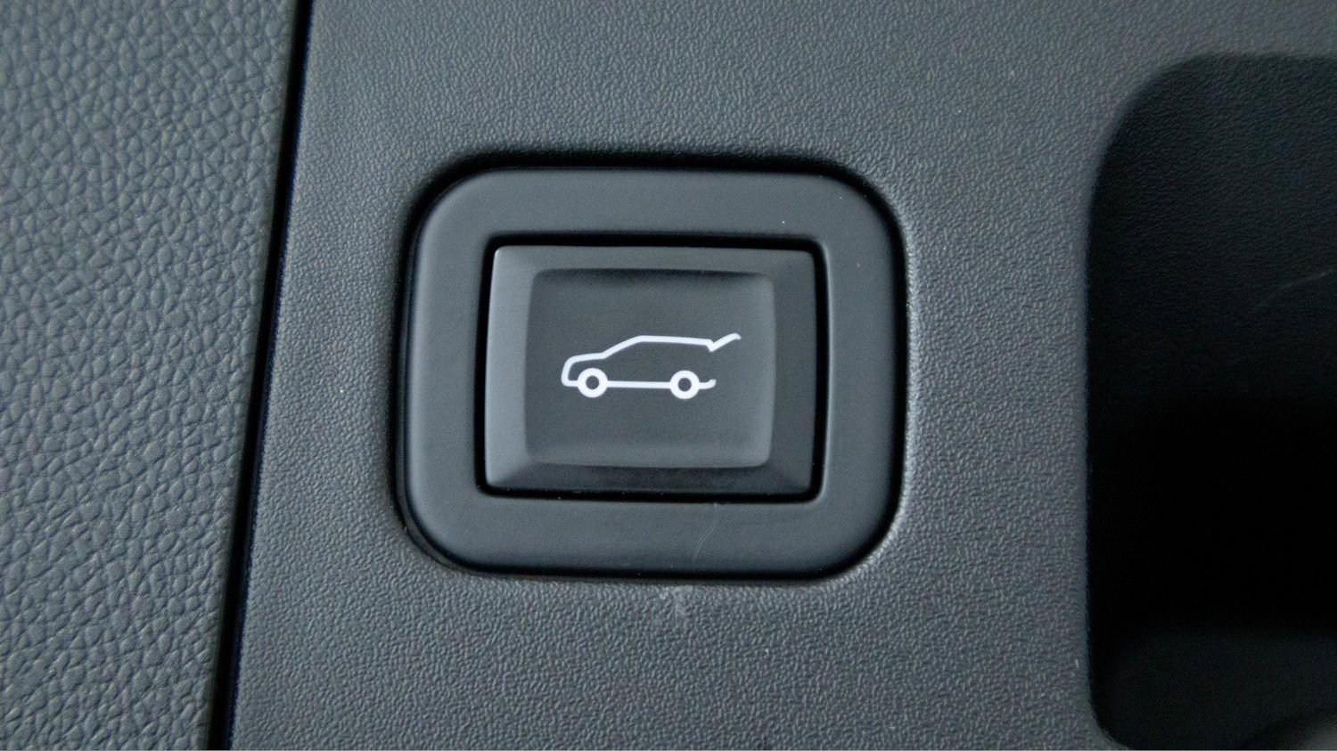 Used 2022 Cadillac XT4 Premium Luxury w/ Safety Alert Package AWD/4WD image 28