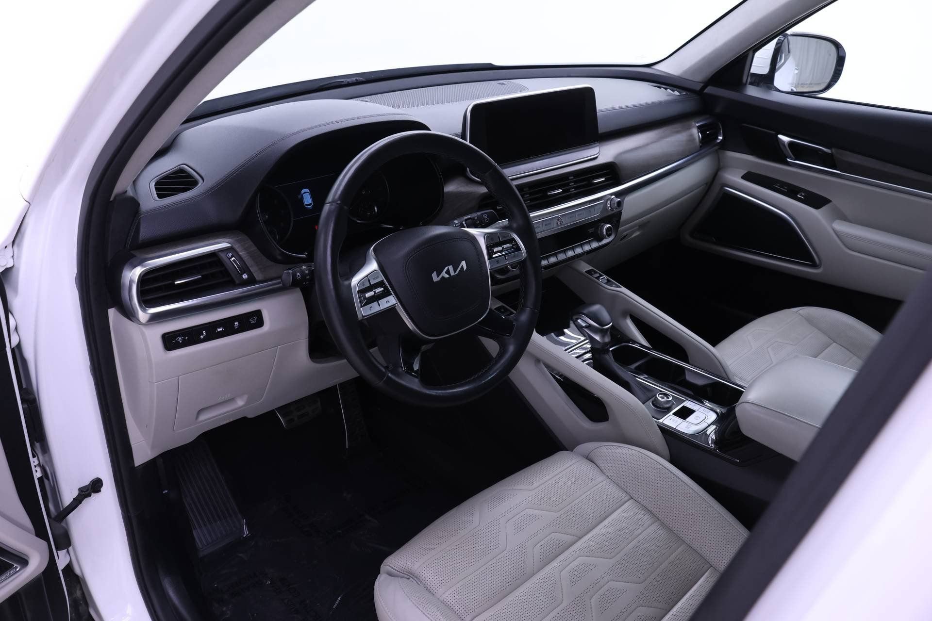 Used 2022 Kia Telluride SX w/ SX Prestige Package image 3