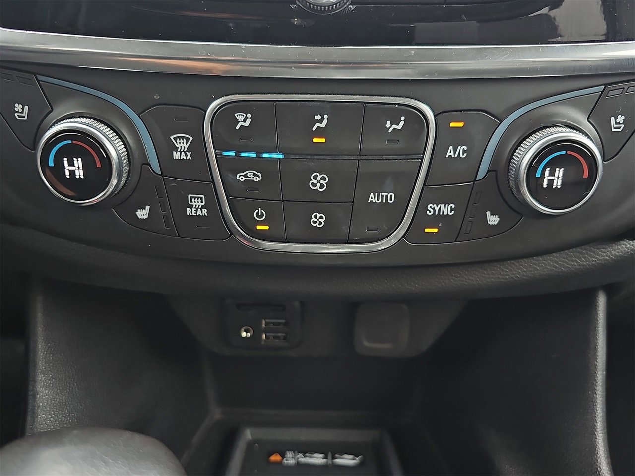 Used 2021 Chevrolet Traverse Premier w/ Redline Edition image 22