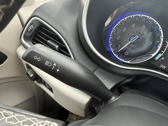 Used 2024 Chrysler Pacifica Touring-L FWD image 31