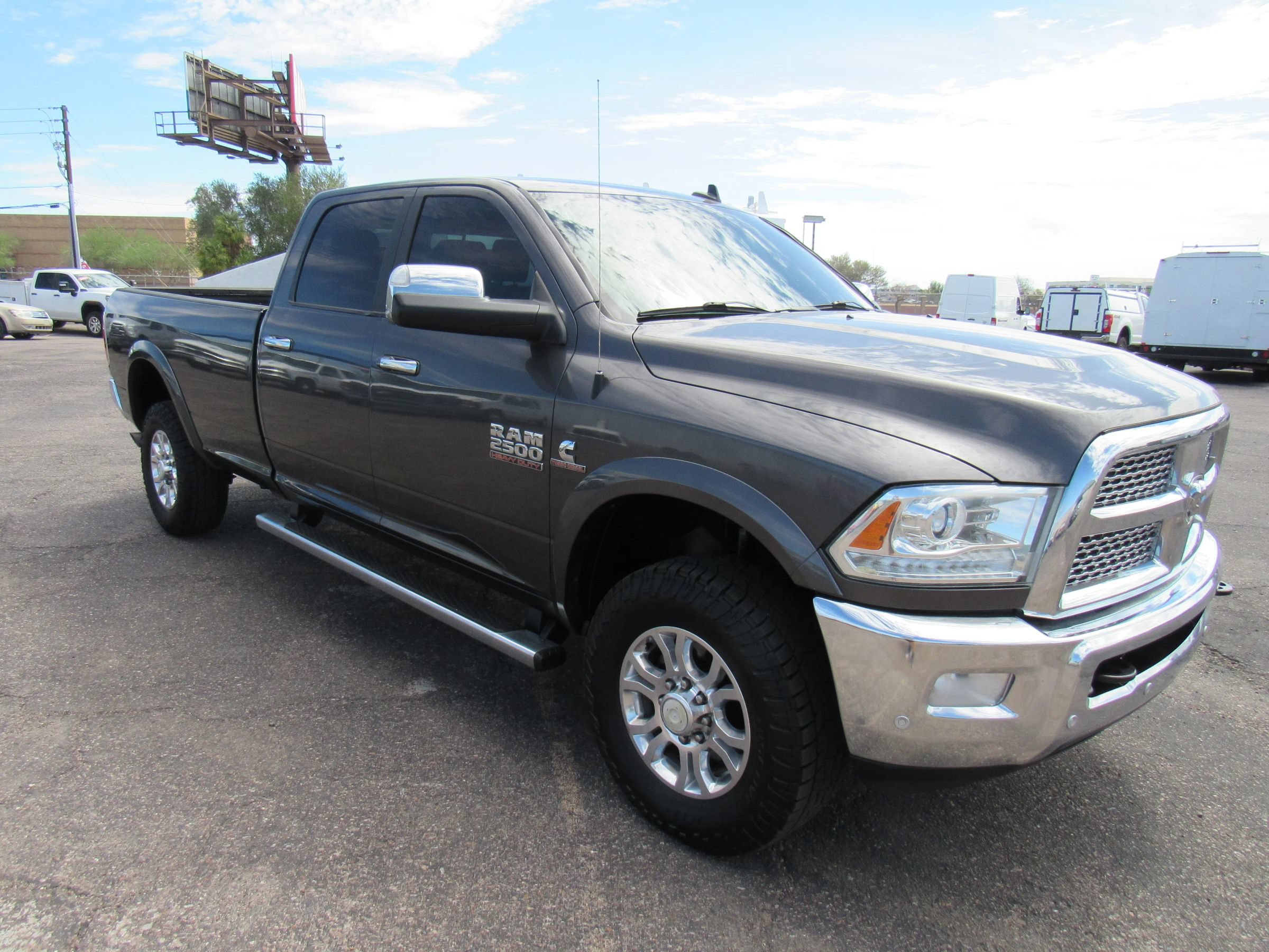 Used 2018 RAM 2500 Laramie w/ Convenience Group AWD/4WD image 4