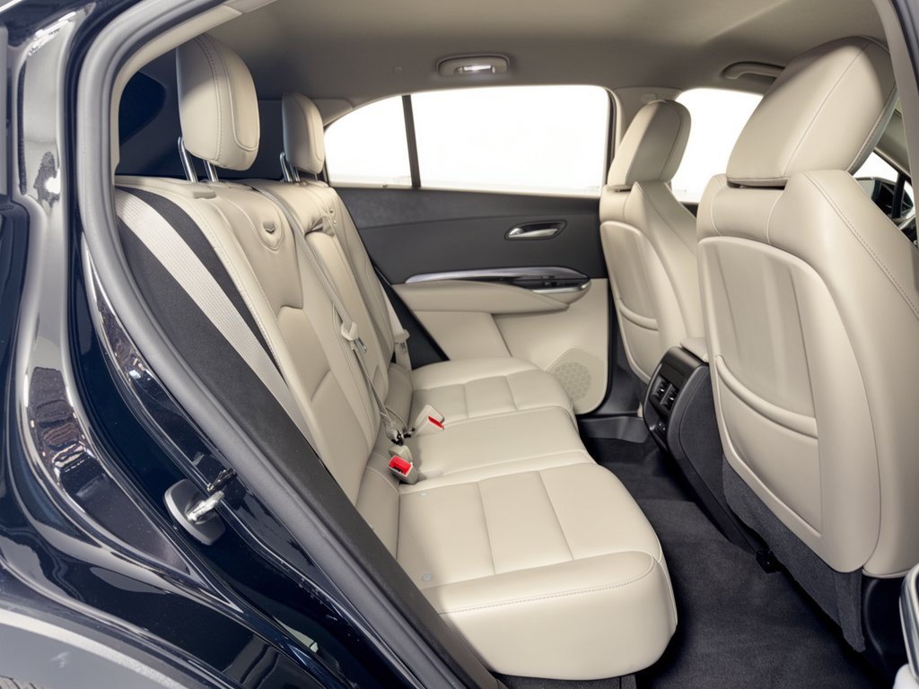 Used 2022 Cadillac XT4 Luxury w/ Cold Weather Package FWD image 29
