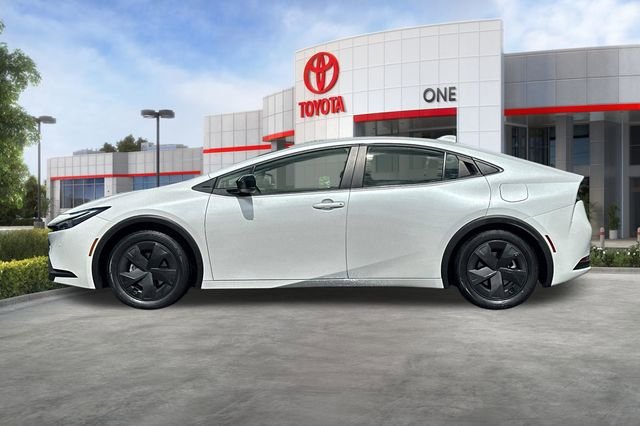 Used 2025 Toyota Prius LE FWD image 8